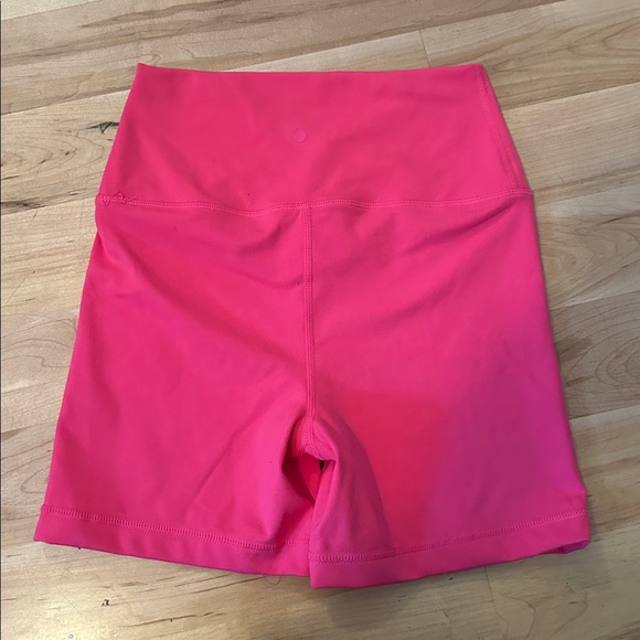 NWT Yogalicious Lux Crossover 5” Short Biker Pink Small - Picture 2 of 11